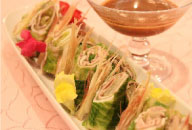 豚レタス巻きの夏野菜添え
