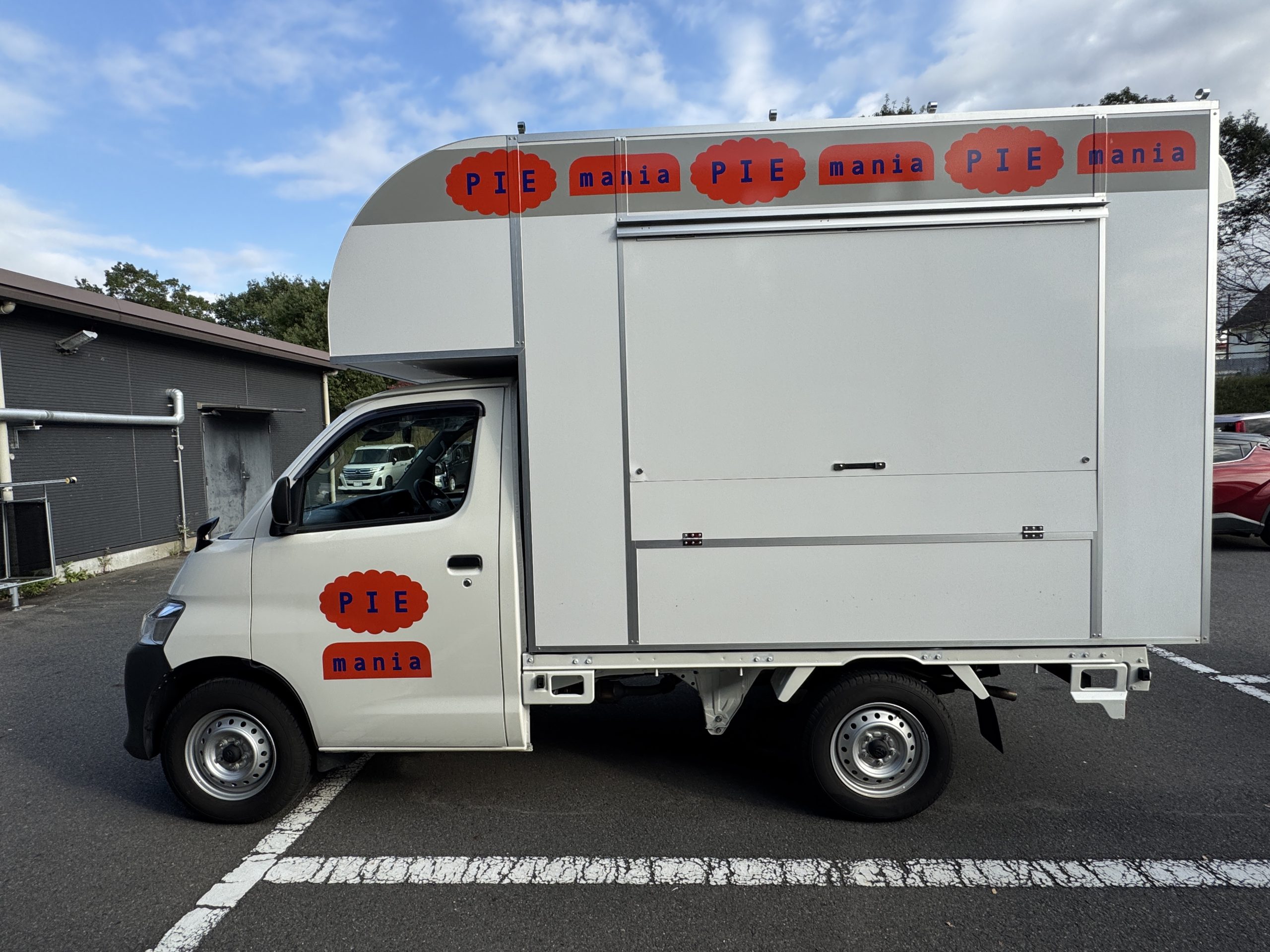 友部サービスエリア上り線にてキッチンカーでの販売を開始します